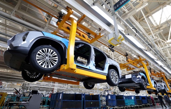 Vehicles are assembled at the JAC-NIO Advanced Manufacturing Center in Hefei, east China’s Anhui province, Aug. 28, 2022. (Photo by Xie Chen/People’s Daily Online)