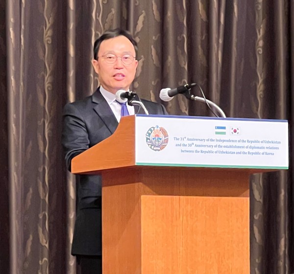 Deputy Minister Choi Young-sam of Political Affairs of MOFA makes a warm congratulatory speech on behalf of the Korean government and people.