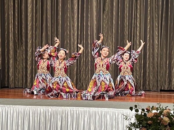 An Uzbek dancing team presents Uzbek folk dance at the reception held at Lotte Hotel in Seoul on Oct. 21, 2021.