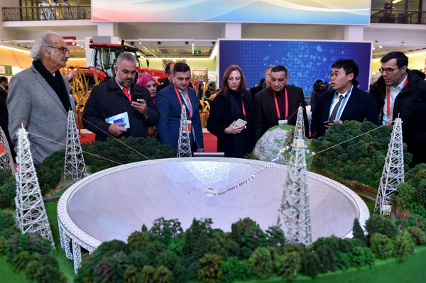 Leaders of foreign political parties attending the CPC in Dialogue with World Political Parties High-Level Meeting visit an exhibition displaying China's outstanding achievements, Dec. 1, 2017. (Photo by Weng Qiyu/People's Daily Online)