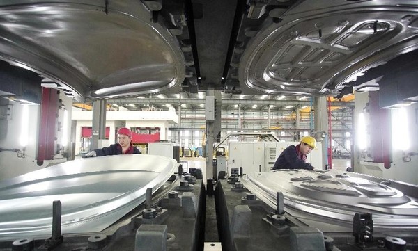 Molds for the production of automotive body panels are being manufactured in an intelligent plant in Nanxun Economic Development Zone, Huzhou, east China's Zhejiang province, Oct. 9, 2022. (Photo by Zhang Bin/People's Daily Online)