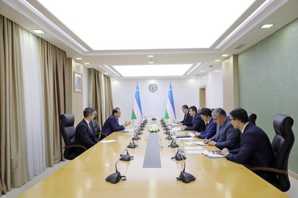 Deputy Prime Minister of the Republic of Uzbekistan – Minister of Investments and Foreign Trade Jamshid Khodjayev met with Secretary General of the OTS Baghdad Amreyev, October 25, Tashkent.