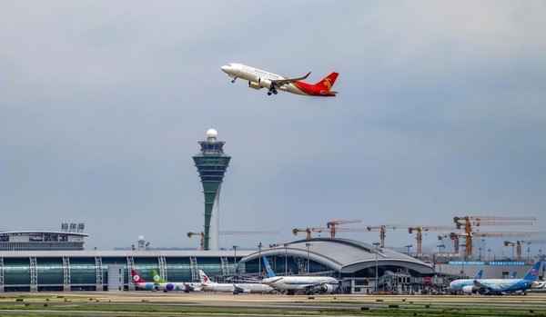 A plane takes off at the Guangzhou Baiyun International Airport, south China's Guangdong province, June 3, 2022. (Photo by Ye Bingxin/People's Daily Online)