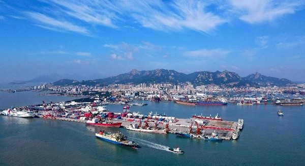 Foreign vessels dock at a terminal of the Shidao New Harbor in Rongcheng, east China's Shandong province for unloading, Sept. 17, 2022. The Shidao New Harbor has become an important transfer hub for cross-border e-commerce. (Photo by Yang Zhili/People's Daily Online)