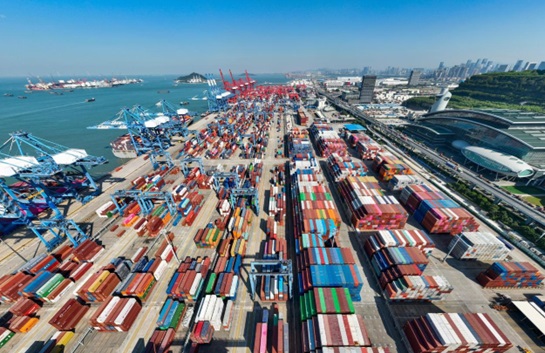Photo shows Mawan Smart Port in Shenzhen, south China's Guangdong Province, Oct.14, 2022. The smart port is empowered by smart technologies of 5G, blockchain, and the high-precision Beidou Navigation Satellite System. (Photo by Wang Meiyan/People's Daily Online)
