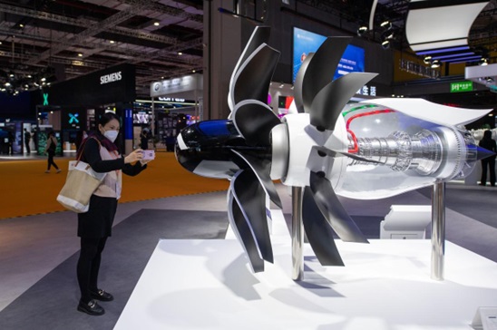 A model of the Revolutionary Innovation for Sustainable Engines program is exhibited at the booth of General Motors at the fifth China International Import Expo, Nov. 5, 2022. (Photo by Weng Qiyu/People's Daily Online)