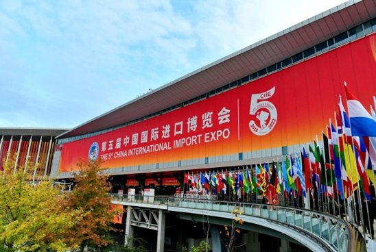 Photo taken on Nov. 5, 2022 shows the exterior of the National Exhibition and Convention Center (Shanghai), the main venue for the fifth China International Import Expo. (Photo by Zhu Haipeng/People's Daily Online)