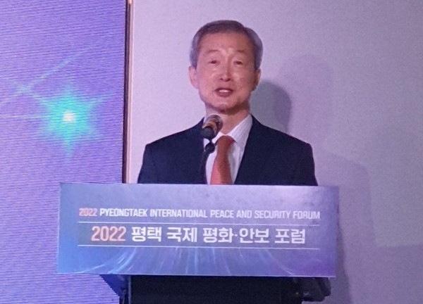 전 북한대학원대학교 안호영 총장이 연설하고 있다. 