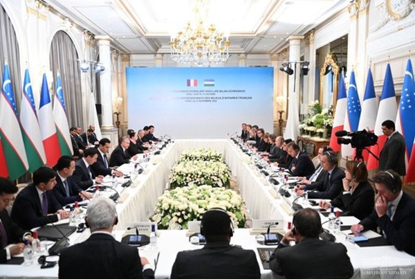 President of the Republic of Uzbekistan met with the heads of leading companies and financial structures of France. November 21, 2022, Paris.