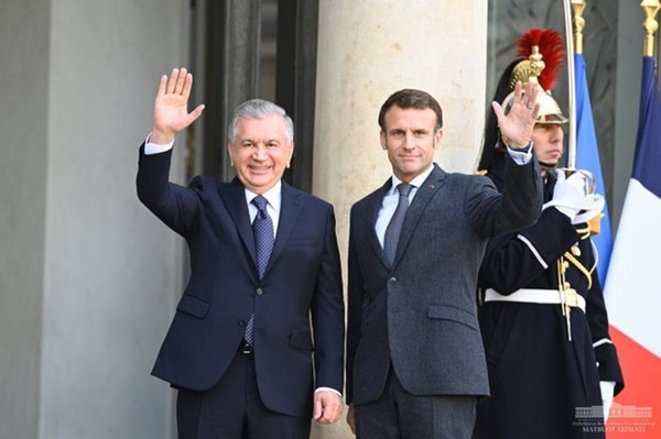 President of the Republic of Uzbekistan Shavkat Mirziyoyev and President of the French Republic Emmanuel Macron, November 22, 2022, Paris.