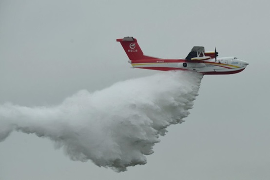 An AG600M, China's independently-developed large amphibious firefighting plane, demonstrates its water-dropping function at the 14th China International Aviation and Aerospace Exhibition in Zhuhai, south China's Guangdong province, on Nov. 8, 2022. It marks the first time that the Chinese airplane is displayed at the event. (Photo by Long Wei/People's Daily Online)