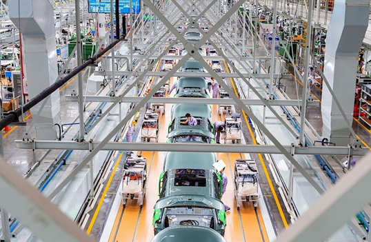 Vehicles are assembled in an intelligent workshop of Chinese electric vehicle manufacturer Seres in Shapingba district, southwest China's Chongqing municipality, July 2022. (Photo by Sun Kaifang/People's Daily Online)