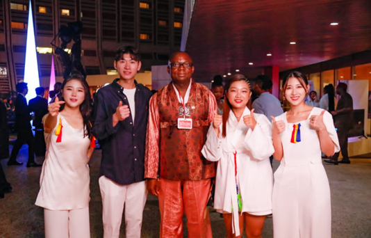 Members of Oneul Band pose with Yuccee Uwah, Korea Post Nigeria Bureau Chief.