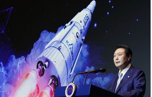 President Yoon Suk-yeol announces a roadmap for the future space economy at a ceremony to declare a roadmap for the future space economy held at JW Marriott Hotel Seoul in Seocho-gu, Seoul on Nov. 28.