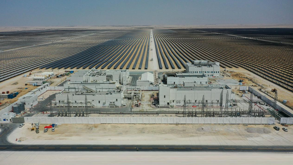 Photo shows the 800MW Al Kharsaah Solar Power Plant in Qatar. (Photo courtesy of the Power Construction Corporation of China)