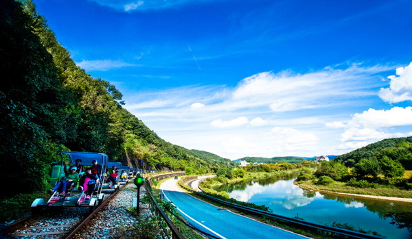 Yangpyeong has a number of well-known Rail Bike courses frequented by the Seoulites and intenrational visitors.
