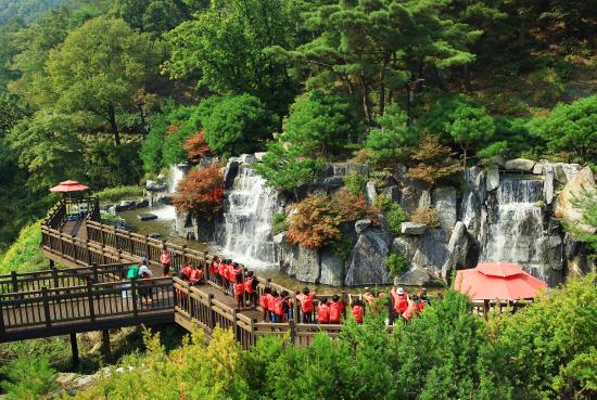 Swija Park in Yangpyeong is famous for tourists. Swija in Korean means “Let us have rest and recuperation.”