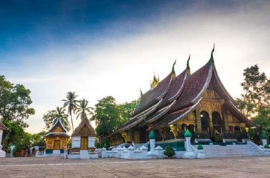Xieng Thong Temple, built in the 16th century by King Saya Setthathirath and finished in 1560, is one of the most interesting specimens of traditional Lao art and Buddhist architecture.