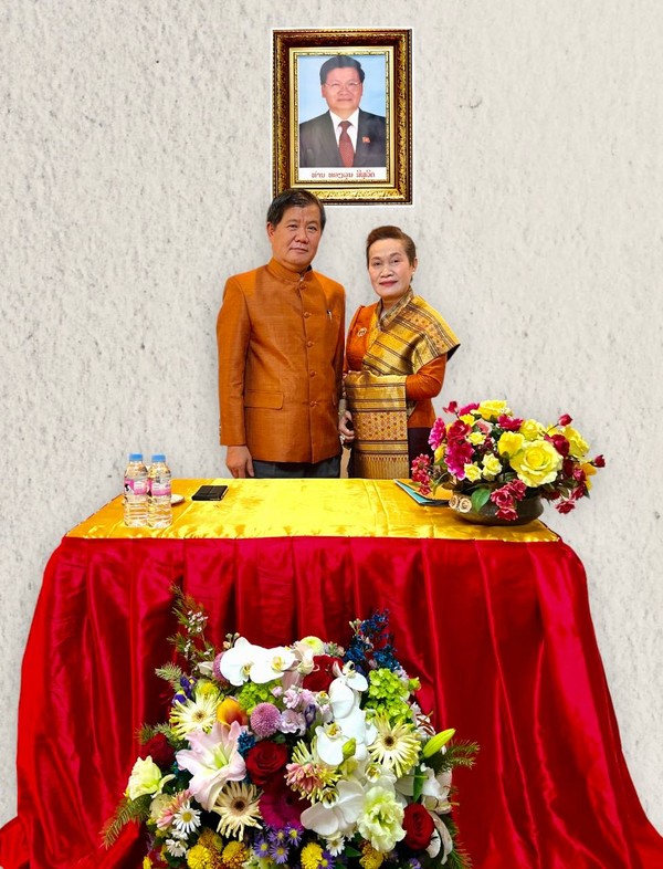 Ambassador Songkane Luangmuninthone of Laos in Seoul and his spouse