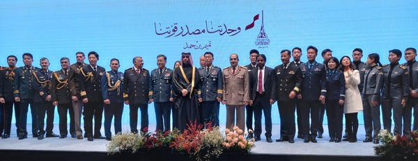 Ambassador Khalid E. Al-Hamar (10fh from left) poses with the defense attaches of various countries of the world.