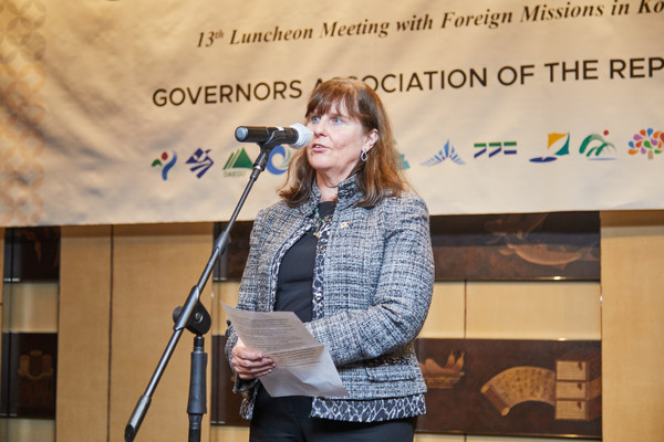 Ambassador Catherine Raper of Australia in Seoul speaks at the meeting.