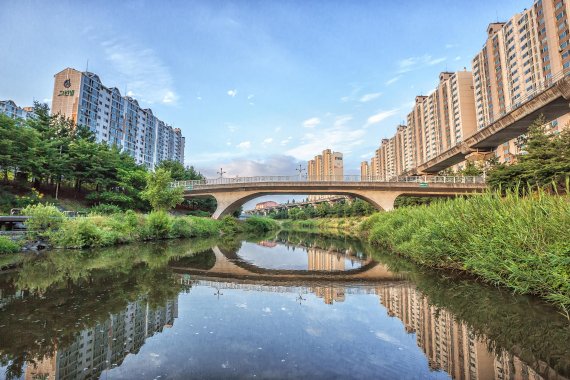 The Seine River» in the Uijeongbu City , which won the honor of Excellent Work at the 7th Photo Contest in Uijeongbu City.