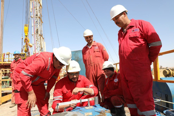 Employees of Chinese oilfield services company Zhongman Petroleum and Natural Gas Group work at a drilling site of a deep-water well at Siwa Oasis, Egypt. (Photo by Zhou Zhou/People's Daily)