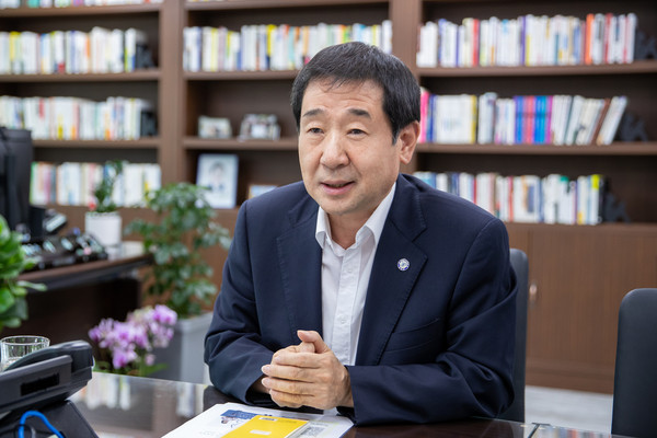 Mayor Lee Jae-yeong of Jeungpyeong-gun.