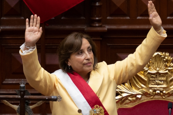 디나 볼루아르테 페루 대통령