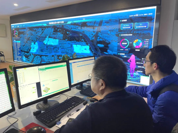 The staff of a pedestrian zone in Hefei, east China's Anhui province monitor data on an intelligent system for commercial district management. (Photo from the official account of the media center of Luyang district, Hefei on social media platform WeChat)