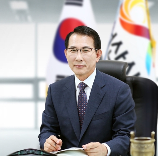 Mayor Lee Wan-seop of Seosan City