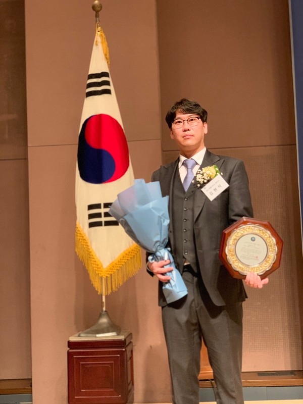 Lawyer Kim Hyun-sik won the 25th Consumer Brand Awards in the legal category.