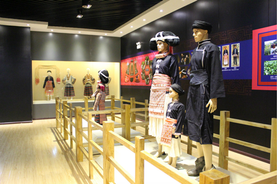 Photo shows batik clothing exhibited in the eco-museum of Suojia Miao, Yi and Hui township, Liuzhi special region, Liupanshui of southwest China's Guizhou province. (Photo provided by the government of Liuzhi special region)