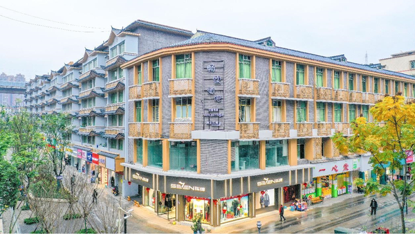 After a renovation project, a residential community in Gusong township, Xingwen county, Yibin city, southwest China's Sichuan province takes on a brand new look. (Photo by Yan Yicheng/People's Daily Online)