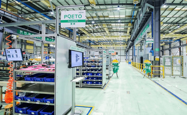 Photo shows the flexible production line at a factory of Schneider Electric in Xiamen, southeast China's Fujian province. (Photo from Schneider Electric)