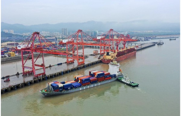 The first direct export shipment under the Regional Comprehensive Economic Partnership starts at the Damaiyu port, Yuhuan, Taizhou, east China's Zhejiang province, June 6, 2022. (Photo by Duan Junli/People's Daily Online)