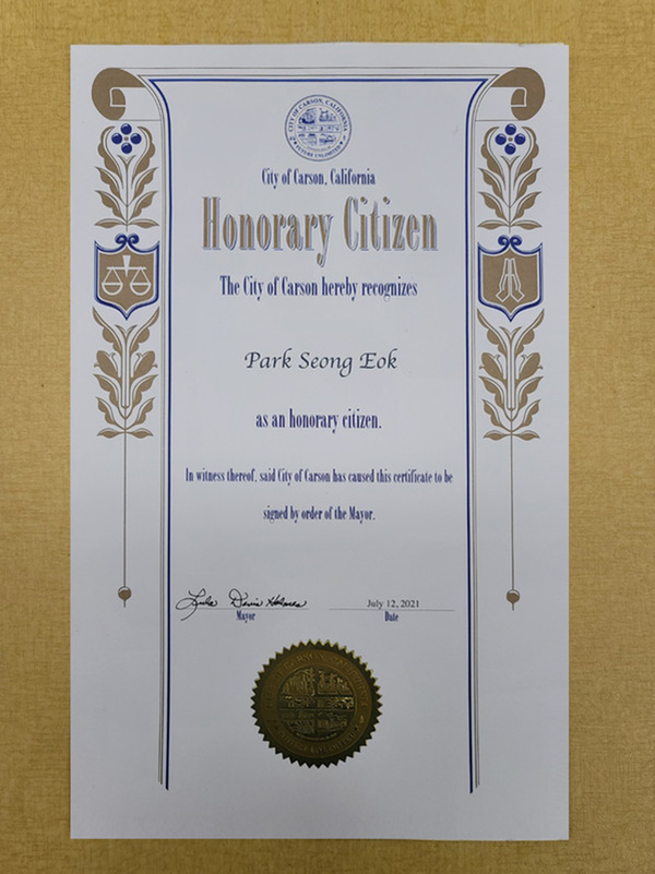 Honorary citizen document issued by the City of Carson, California to Venerable Chief Abbot Hyangdeok of the Cheonman-sa Buddhist Temple (Park Seong-uk)
