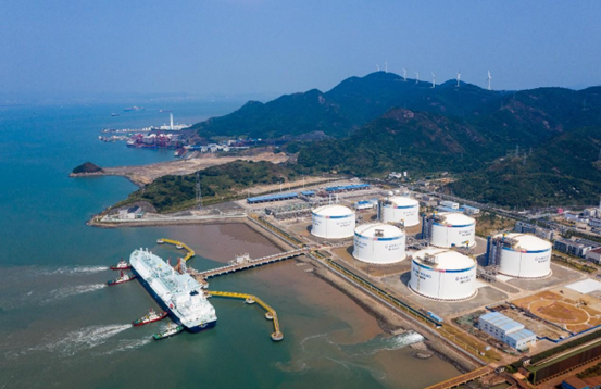 Photo shows an LNG receiving terminal of China National Offshore Oil Corporation in Ningbo, east China's Zhejiang province. (Photo by Jiang Xiaodong/People's Daily Online) 