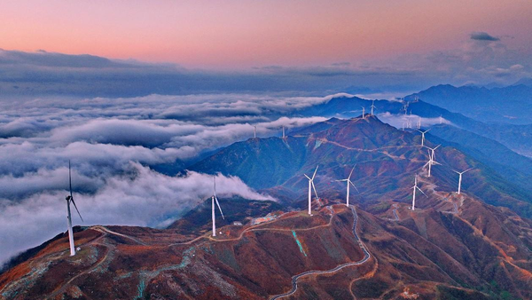 Photo shows a wind farm on a mountain in Shuangxi township, Shangyou county, Ganzhou, east China's Jiangxi province. (Photo by Zhu Haipeng/People's Daily Online)