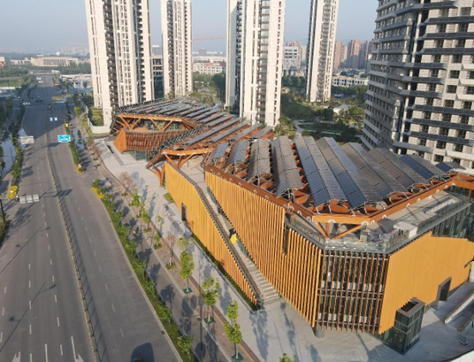 Photo shows a zero energy and zero emission community service center of a rental housing project for talents in Nanjing, east China's Jiangsu province. The building adopts a wooded structure and comes with a rooftop photovoltaic power generation system. (Photo by Wu Jun/People's Daily Online)