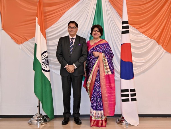 Ambassador Amit Kumar of India in Seoul (left) and his spouse Surabhi Kumar
