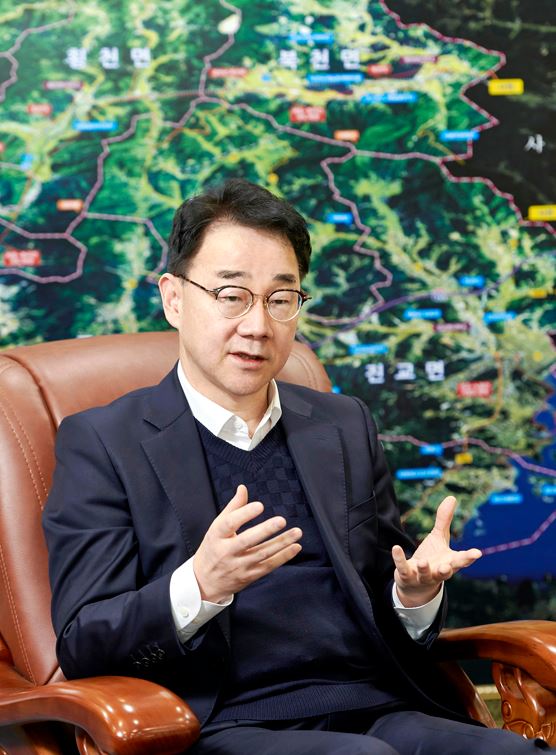 Mayor Ha Seung-cheol of Hadong-gun County