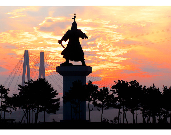Statue of Admiral Yi Sun-shin who defended Korea from the Japanese Hideyoshi Invasion of Korea