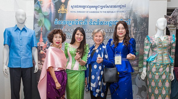 Ambassador Chring Botum Rangsay (second from left) and Korea Post Vice Chairperson Joy Cho (far left) are taking a commemorative photo with other guests.