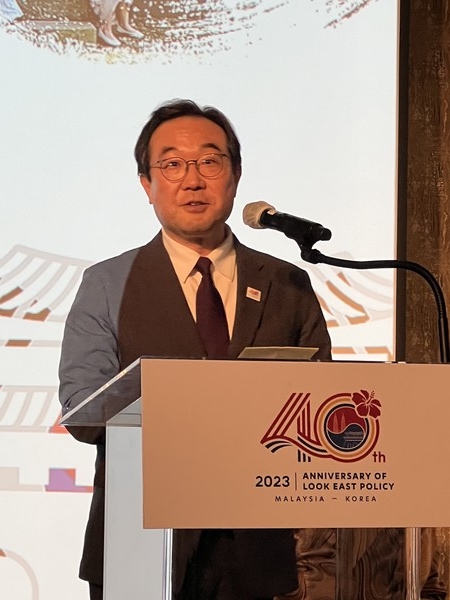 Second Vice Minister Lee Do-hoon of the Korean Ministry of Foreign Affairs makes a congratulatory speech at an event to mark the 40th anniversary of the Look East Policy held at the Four Seasons Hotel in Soul on March 15, 2023.