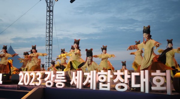 Performers take the stage at Gyeongpo Beach in Gangneung, Gangwon, on July 4, 2022, during an event one year ahead of the 12th World Choir Games, which is scheduled to be held in Gangneung.