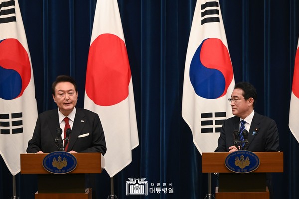 President Yoon and Prime Minister Kishida (left and right) have a joint press meeting on March 16, 2023.