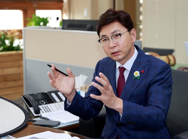 Governor Kim Cheol-woo of Boseong-gun