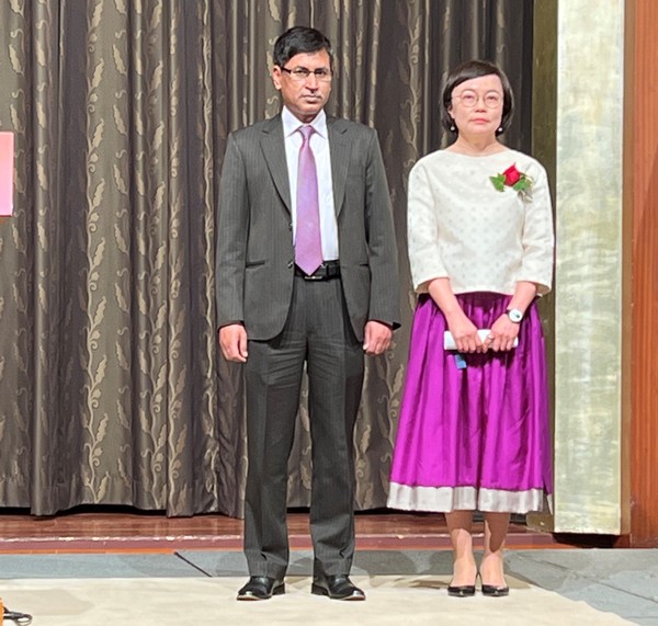 Ambassador Delwar Hossain of Bangladesh (left) poses with Director General Lee Kyung-ah of the Public Diplomacy & Cultural Affairs of the Ministry of Foreign Affairs.