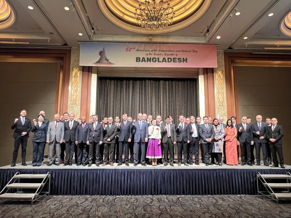 Ambassador Delwar Hossain of Bangladesh and Director General Lee Kyung-ah of the MOFA of Korea (11th and 10th from left, respectively) pose with the ambassadors of many countries at the reception held at the Lotte Hotel in Seoul on March 28, 2023 in celebration of the 52nd Anniversary of the Independence and National Day of Bangladesh..